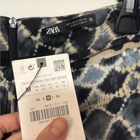 Zara Skirt - with tags, size medium - Picture 3 of 3